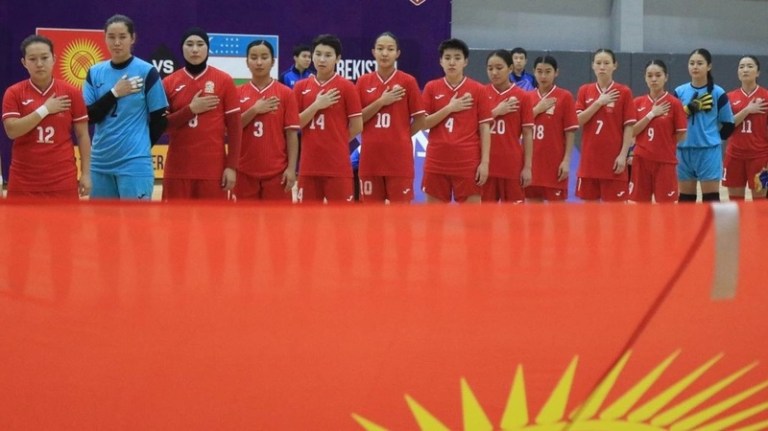 AKIpress News AgencyWomen's national futsal team of Kyrgyzstan loses to both matches against UzbekistanAKIPRESS.COM – The national futsal team of Kyrgyzstan continues preparing for the qualifying matches of the Asian Cup 2025..17 hours ago
